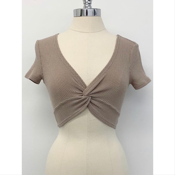 🌪 Twist Front Knit Crop Top 🌪 - Picture 3 of 7